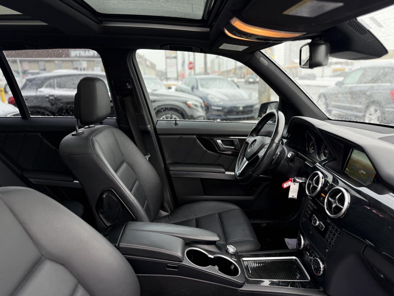 2015 Mercedes-Benz GLK-Class 250 //AMG PKG | PANO | NAVI | BACK UP CAMERA Photo