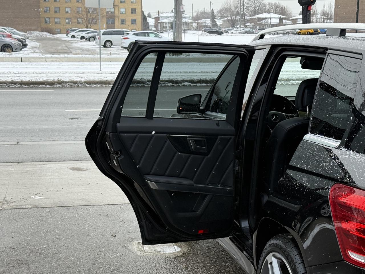2015 Mercedes-Benz GLK-Class 250 //AMG PKG | PANO | NAVI | BACK UP CAMERA Photo