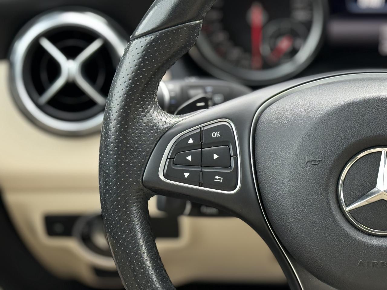 2018 Mercedes-Benz GLA 250 //AMG PKG | PANO | NAVI | BACK UP CAMERA Photo