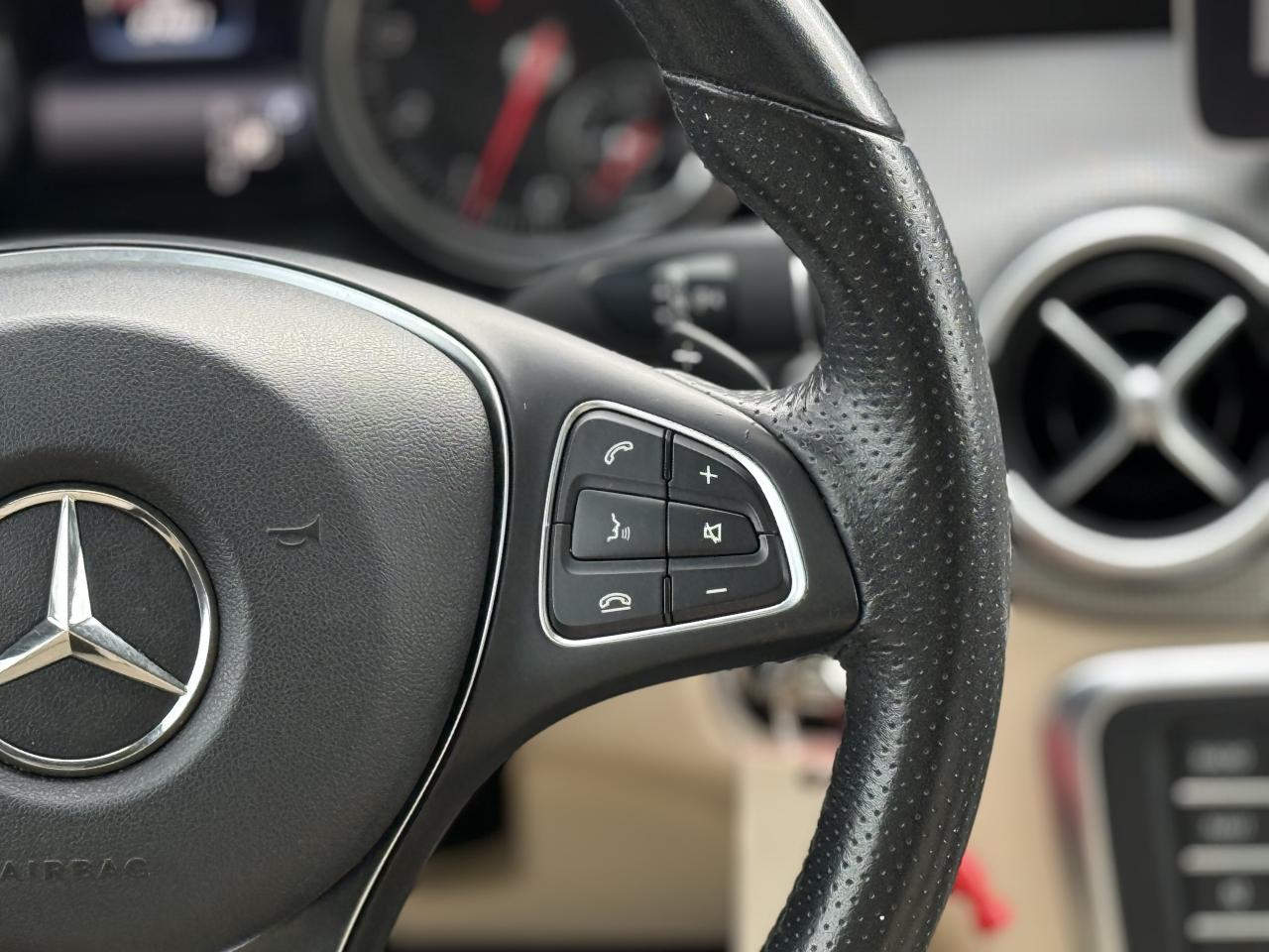 2018 Mercedes-Benz GLA 250 //AMG PKG | PANO | NAVI | BACK UP CAMERA Photo