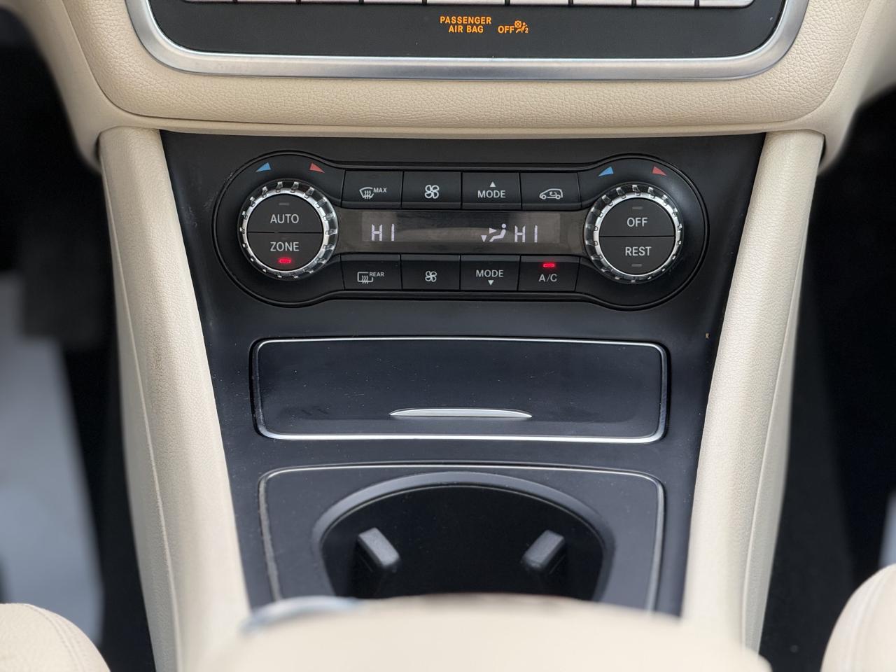 2018 Mercedes-Benz GLA 250 //AMG PKG | PANO | NAVI | BACK UP CAMERA Photo