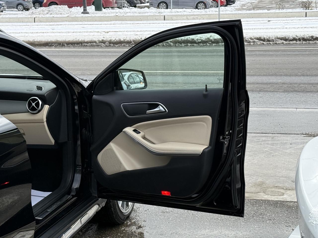 2018 Mercedes-Benz GLA 250 //AMG PKG | PANO | NAVI | BACK UP CAMERA Photo