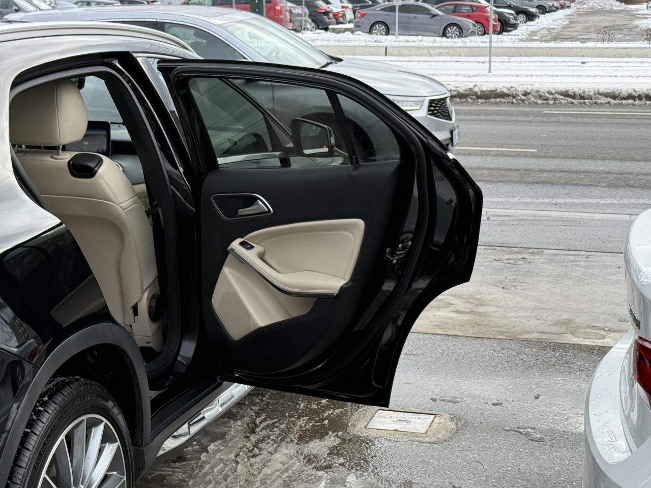 2018 Mercedes-Benz GLA 250 //AMG PKG | PANO | NAVI | BACK UP CAMERA Photo