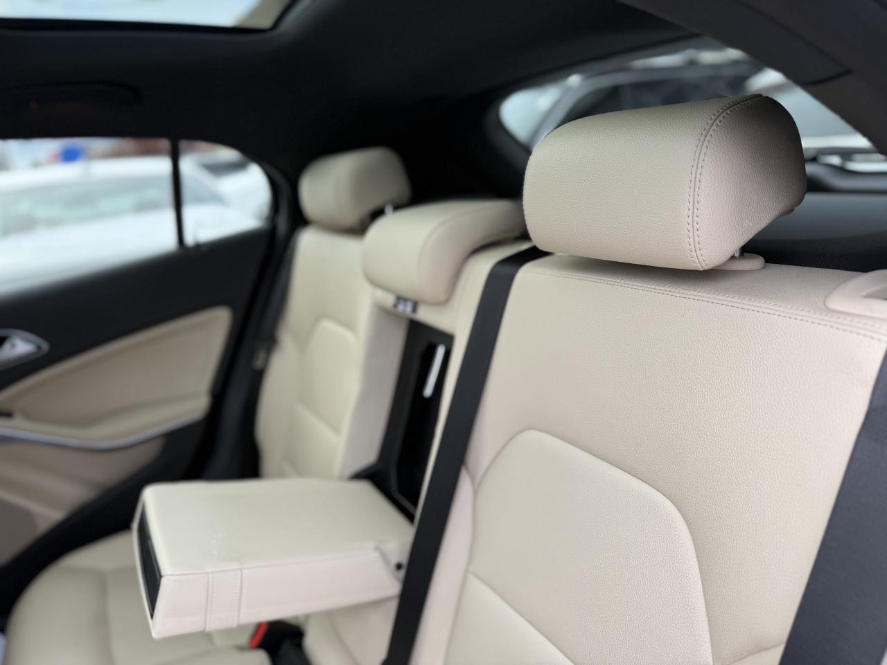 2018 Mercedes-Benz GLA 250 //AMG PKG | PANO | NAVI | BACK UP CAMERA Photo