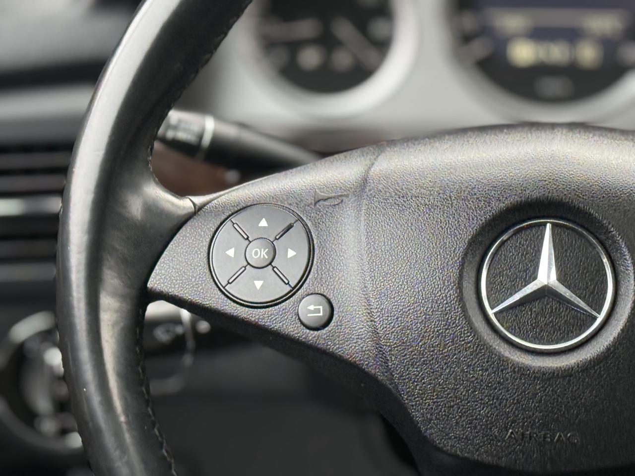 2010 Mercedes-Benz GLK-Class 350 | NO ACCIDENTS | PANO | NAVI | HEATED SEATS Photo