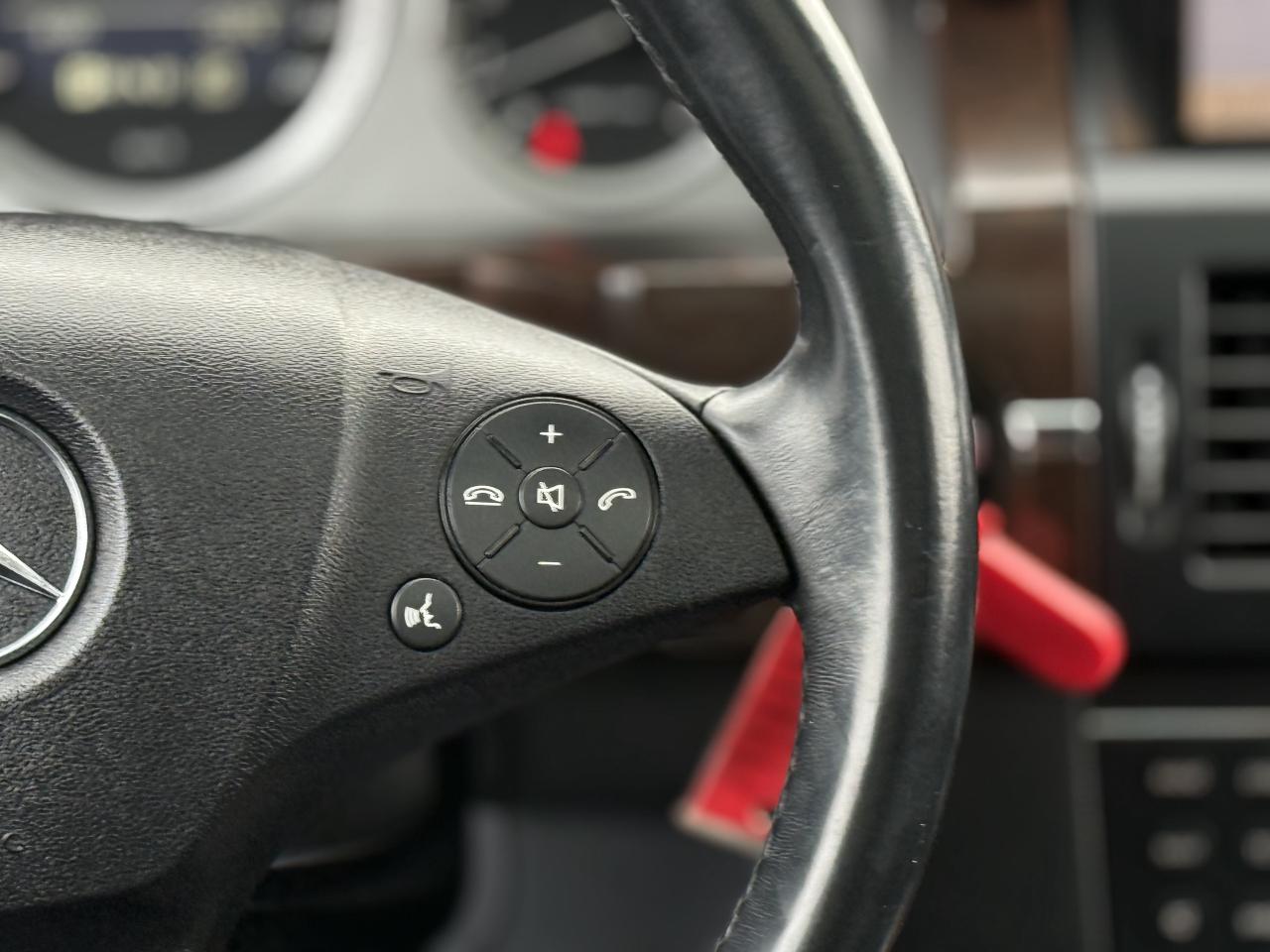 2010 Mercedes-Benz GLK-Class 350 | NO ACCIDENTS | PANO | NAVI | HEATED SEATS Photo