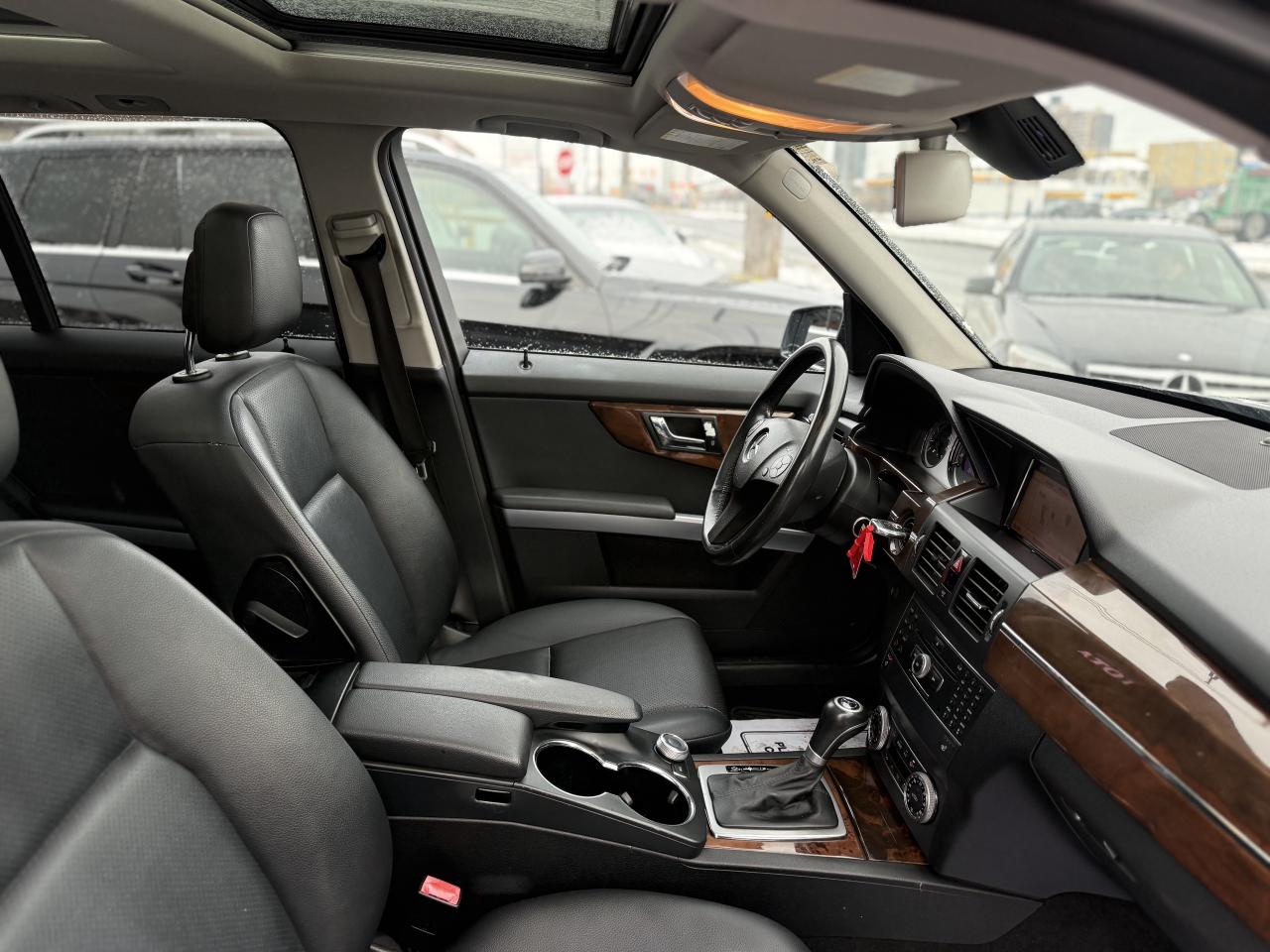 2010 Mercedes-Benz GLK-Class 350 | NO ACCIDENTS | PANO | NAVI | HEATED SEATS Photo