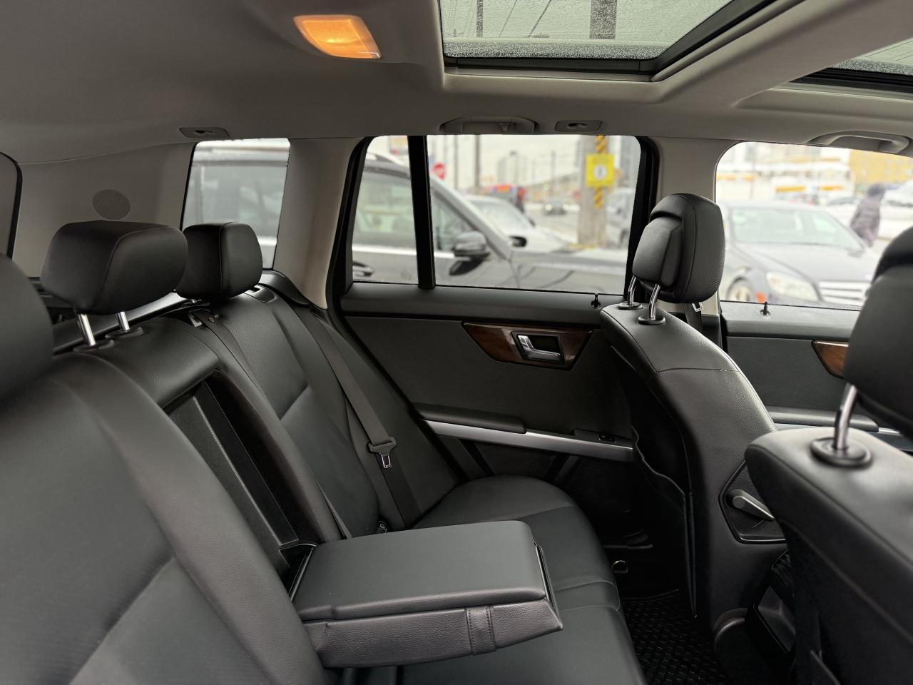 2010 Mercedes-Benz GLK-Class 350 | NO ACCIDENTS | PANO | NAVI | HEATED SEATS Photo