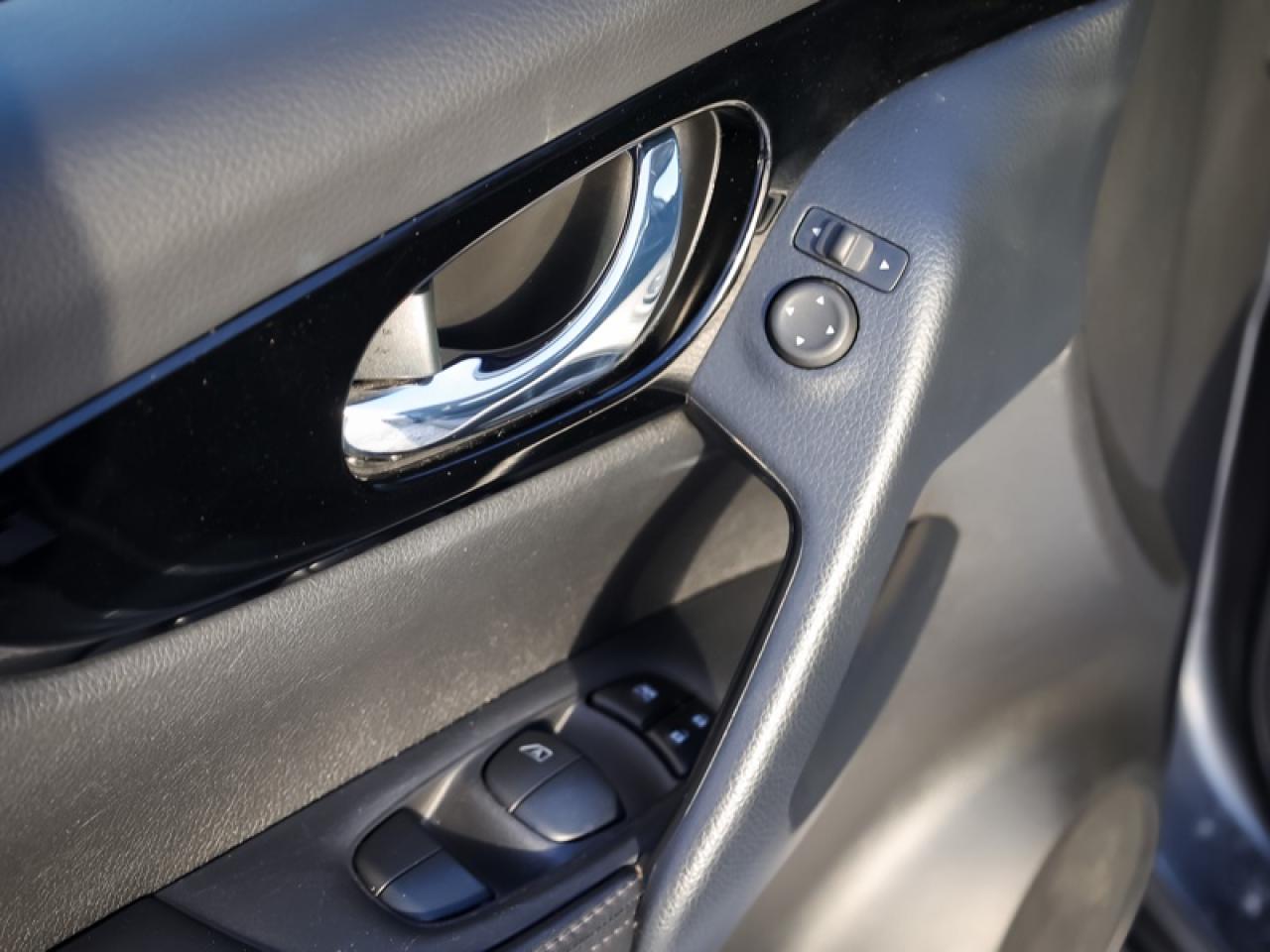 2022 Nissan Qashqai SL AWD  - Leather Seats - $178 B/W Photo