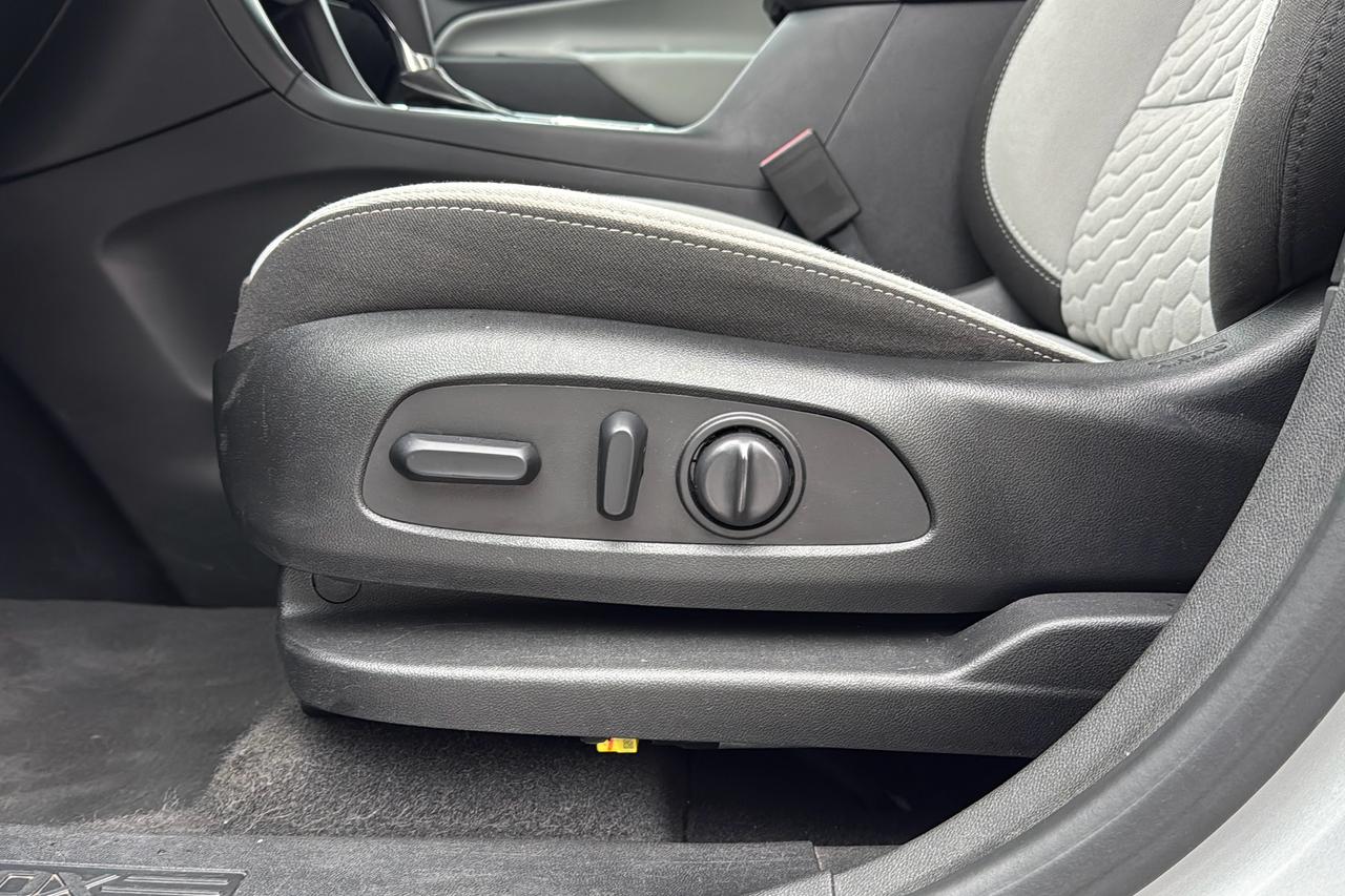 2020 Chevrolet Equinox LS Photo