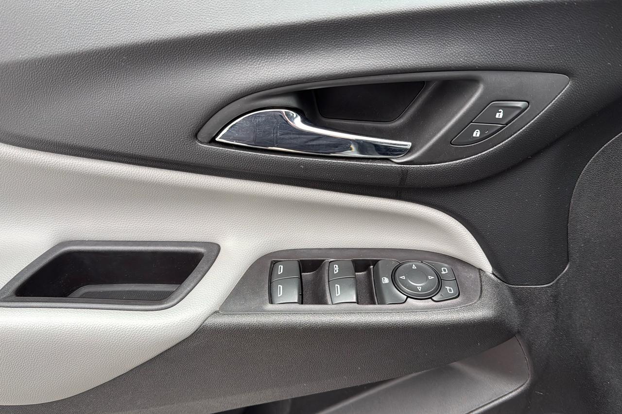 2020 Chevrolet Equinox LS Photo