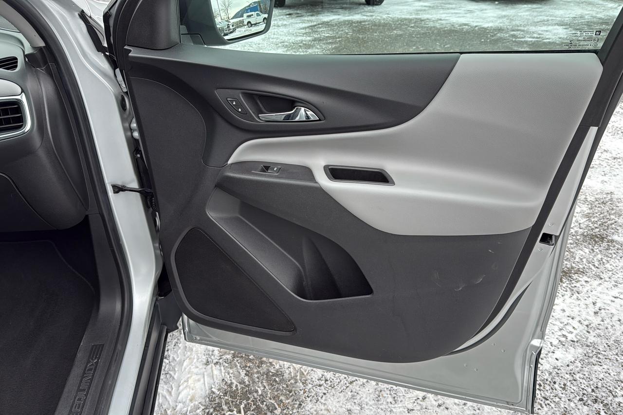 2020 Chevrolet Equinox LS Photo