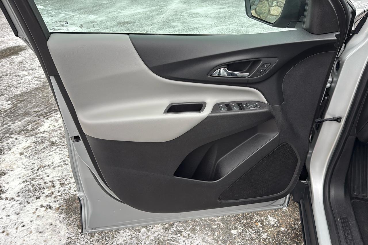 2020 Chevrolet Equinox LS Photo