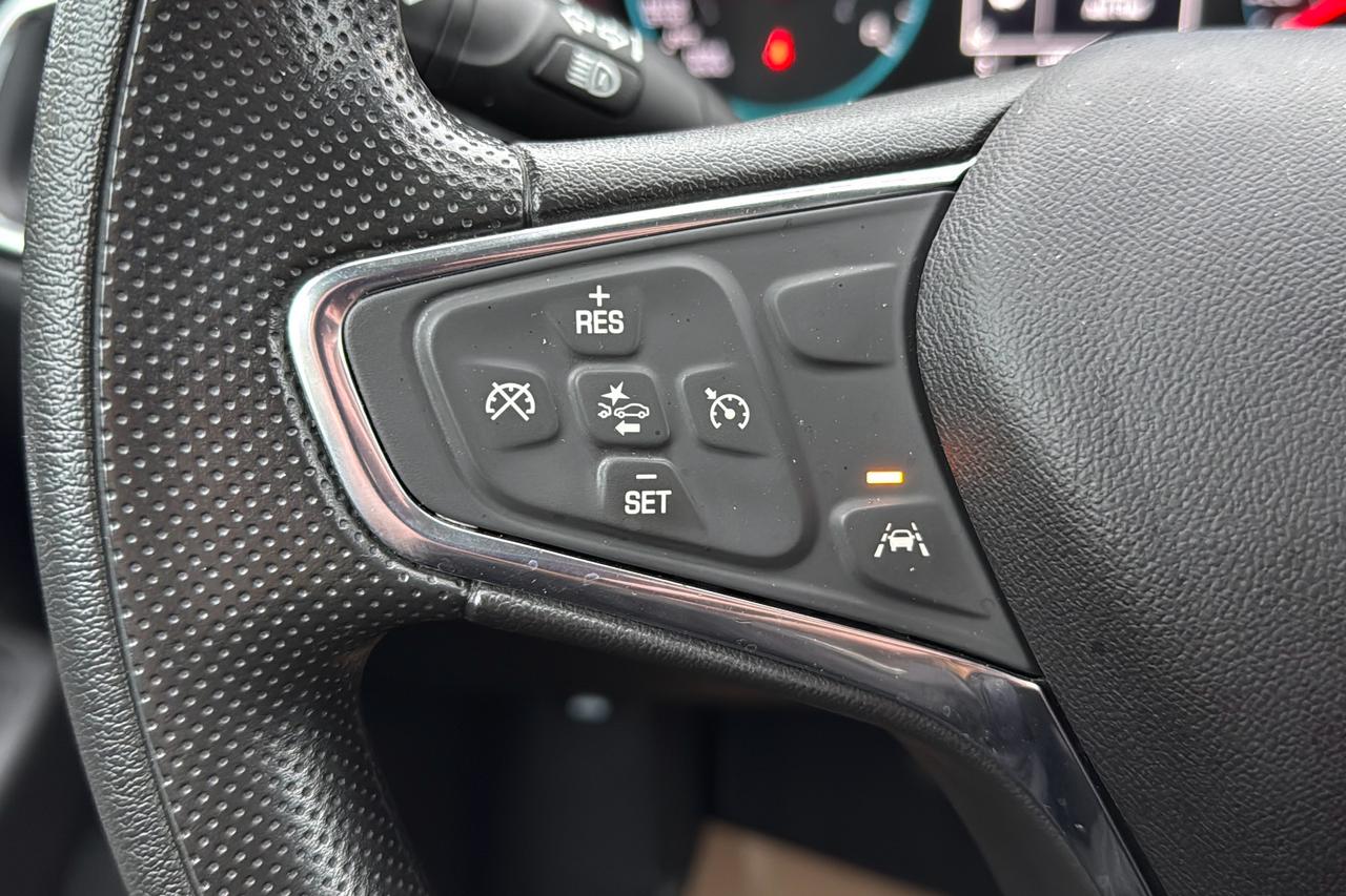 2020 Chevrolet Equinox LS Photo