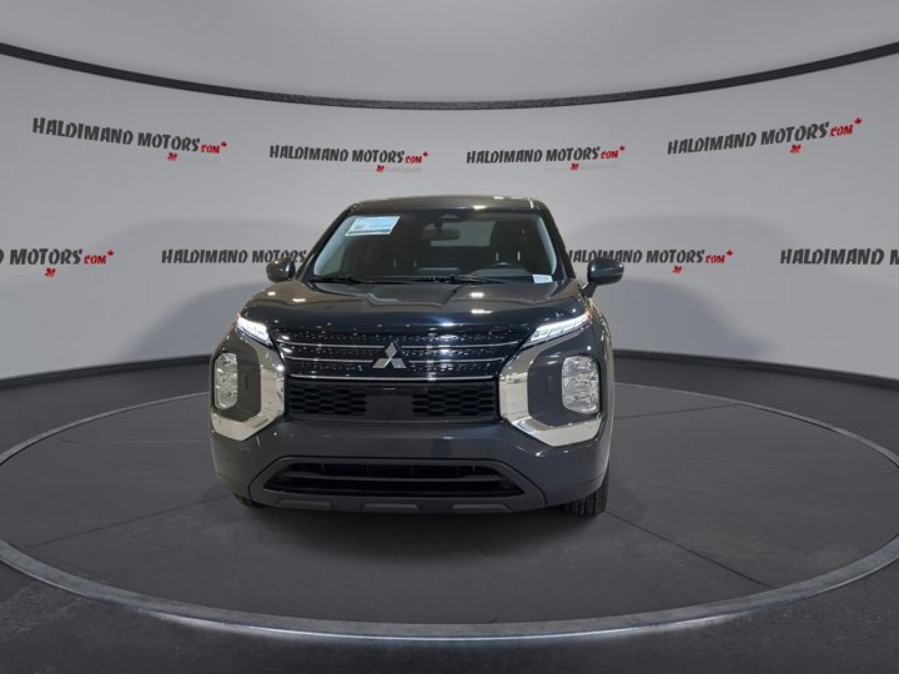 2024 Mitsubishi Outlander Plug-In ES AWC Plug-in Hybrid Photo