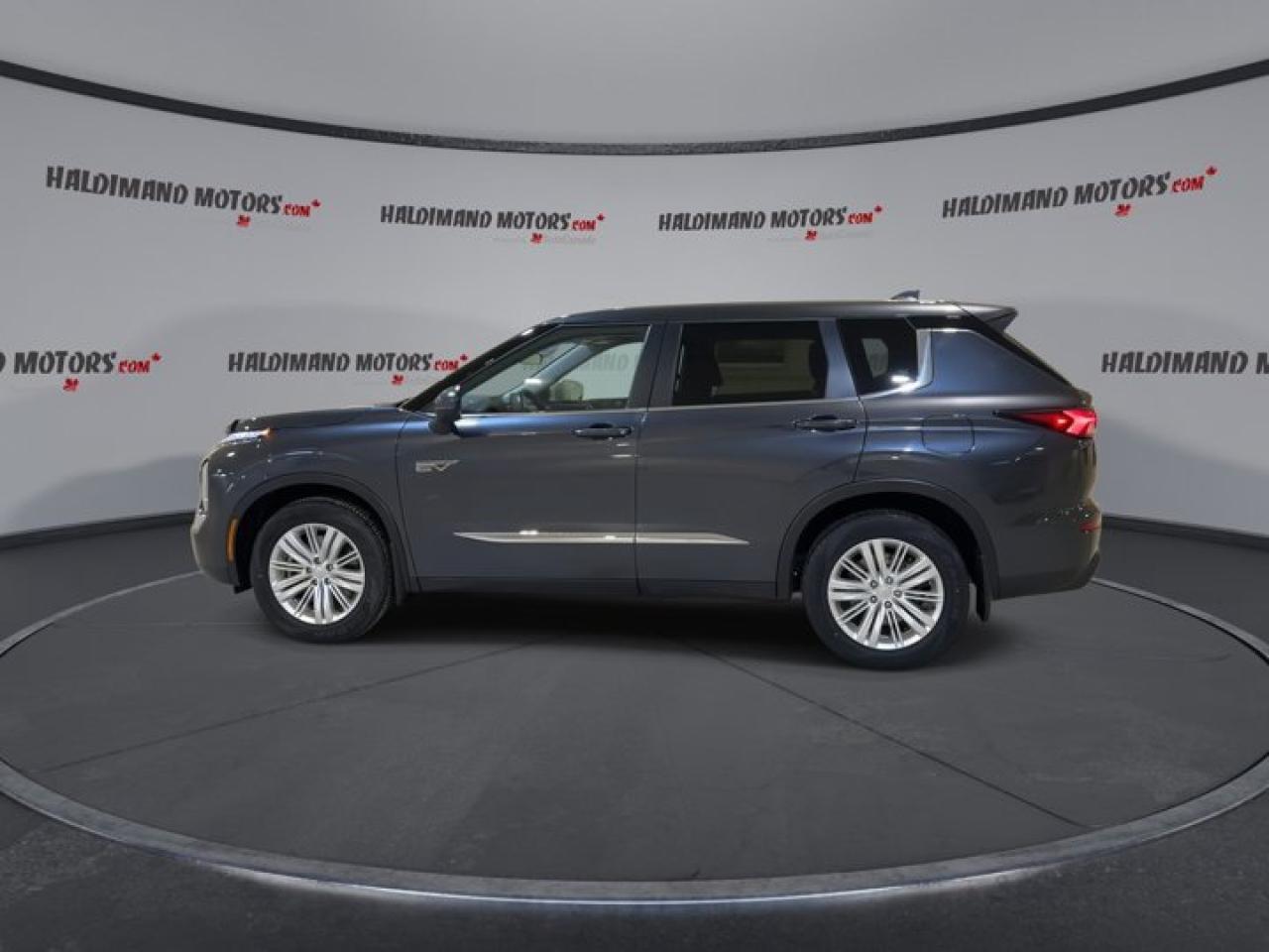 2024 Mitsubishi Outlander Plug-In ES AWC Plug-in Hybrid Photo4