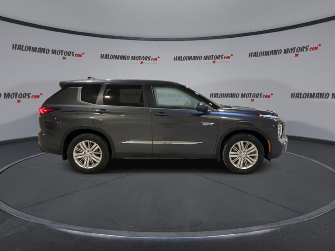 2024 Mitsubishi Outlander Plug-In ES AWC Plug-in Hybrid Photo