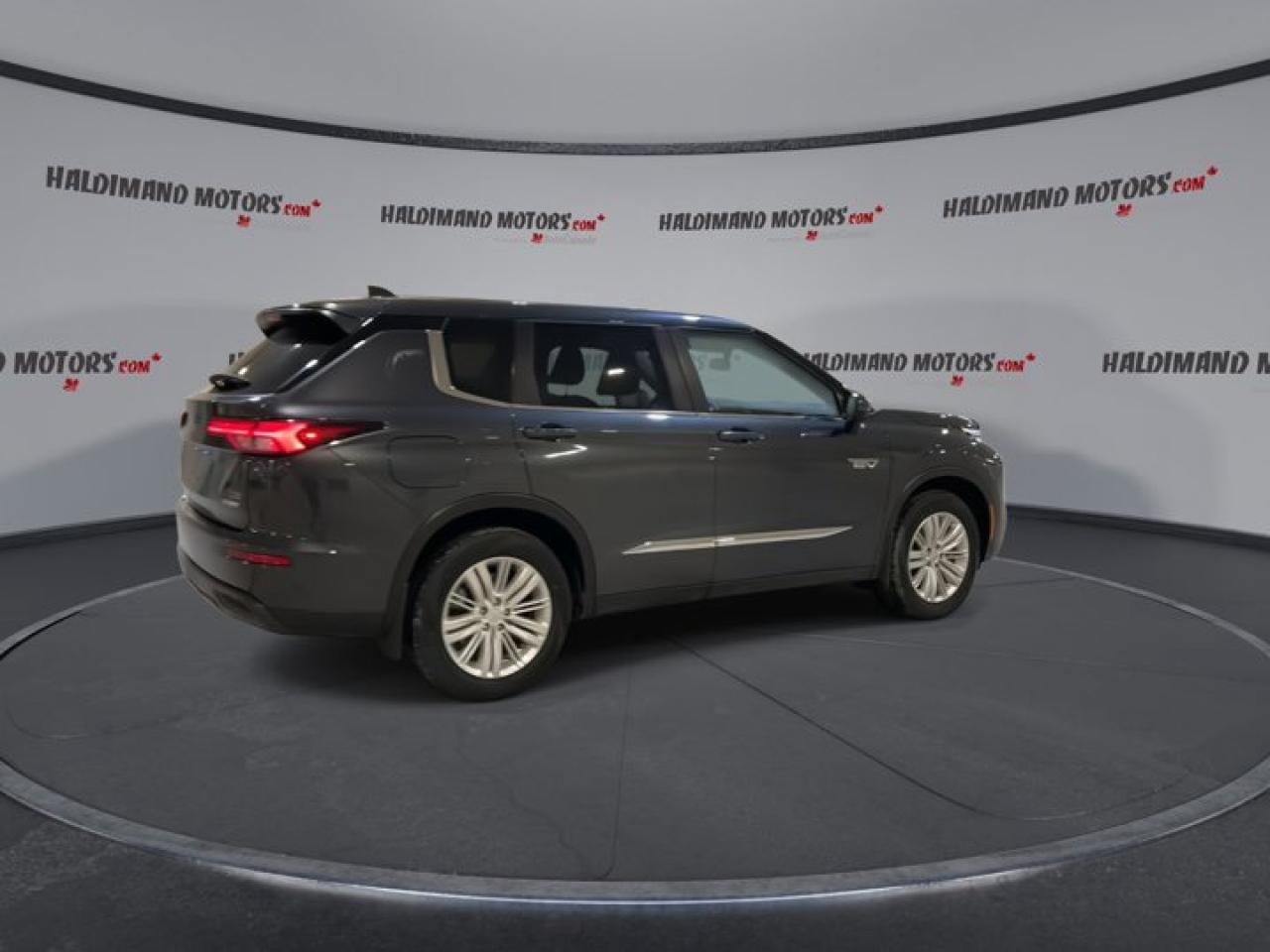 2024 Mitsubishi Outlander Plug-In ES AWC Plug-in Hybrid Photo