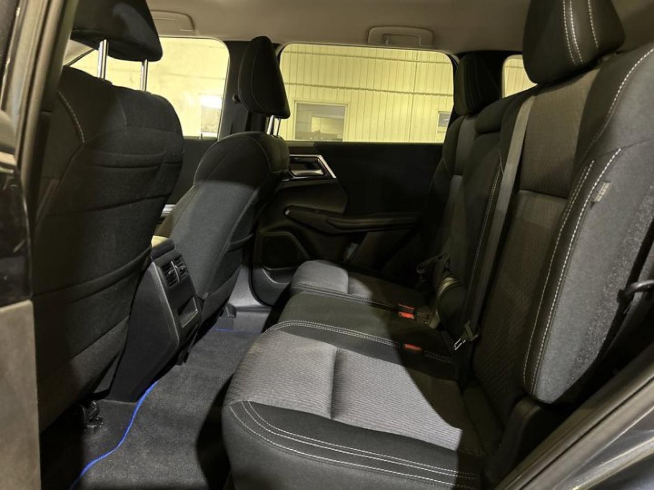 2024 Mitsubishi Outlander Plug-In ES AWC Plug-in Hybrid Photo