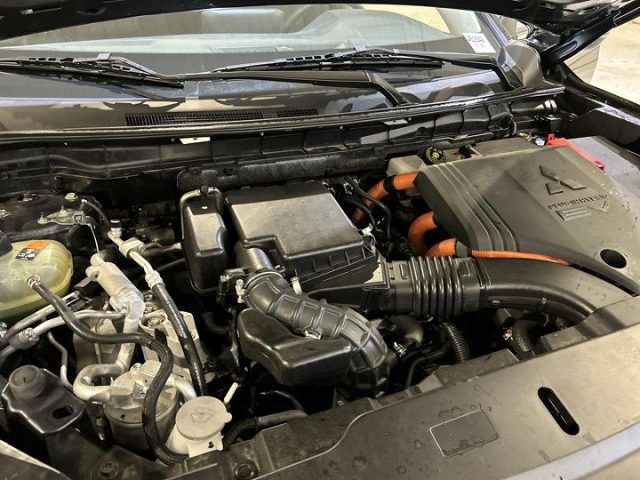 2024 Mitsubishi Outlander Plug-In ES AWC Plug-in Hybrid Photo