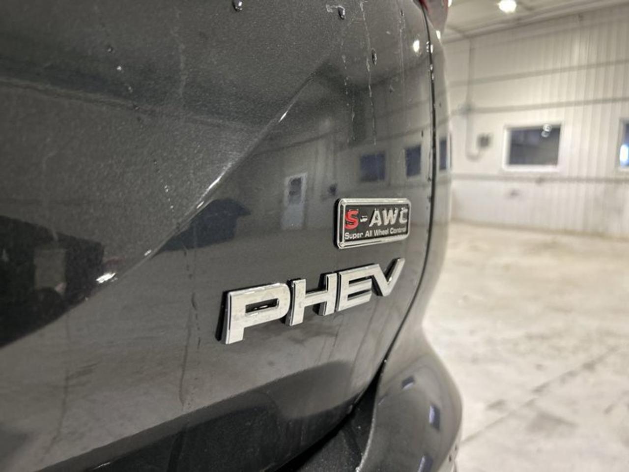 2024 Mitsubishi Outlander Plug-In ES AWC Plug-in Hybrid Photo