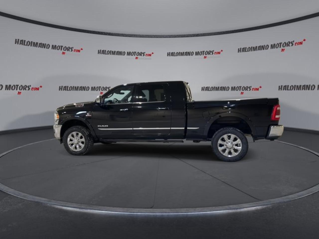 2021 RAM 2500 Limited Mega Cab 4x4 Photo4