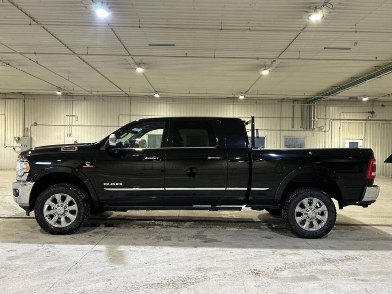 2021 RAM 2500 Limited Mega Cab 6'4 Box 4x4 | No accidents Photo