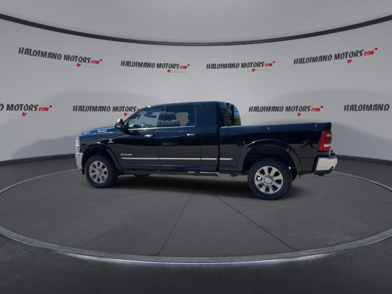 2021 RAM 2500 Limited Mega Cab 6'4 Box 4x4 | No accidents Photo4