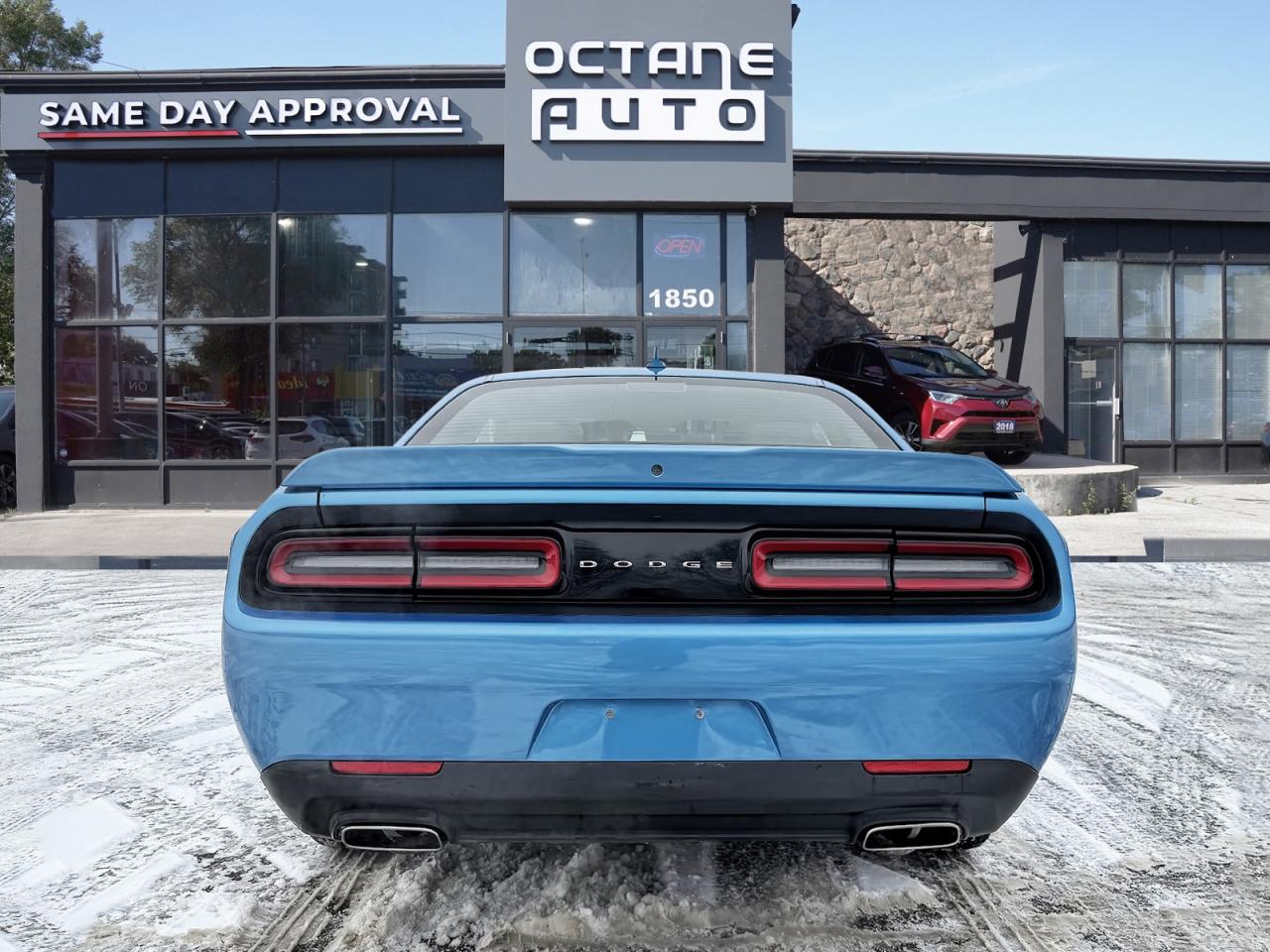 2018 Dodge Challenger SXT Photo4