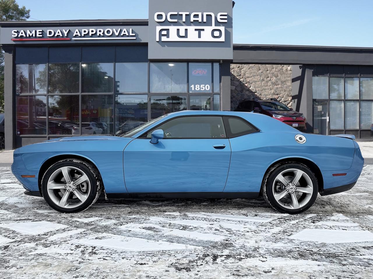 2018 Dodge Challenger SXT Photo2