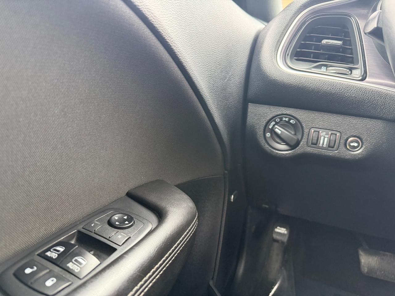 2018 Dodge Challenger SXT Photo