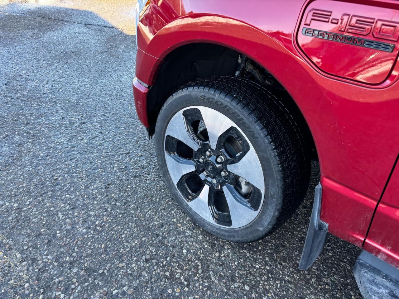 2022 Ford F-150 Lightning PLATINUM! 22" RIMS, LOADED, EXTENDED RANGE BATTERY Photo