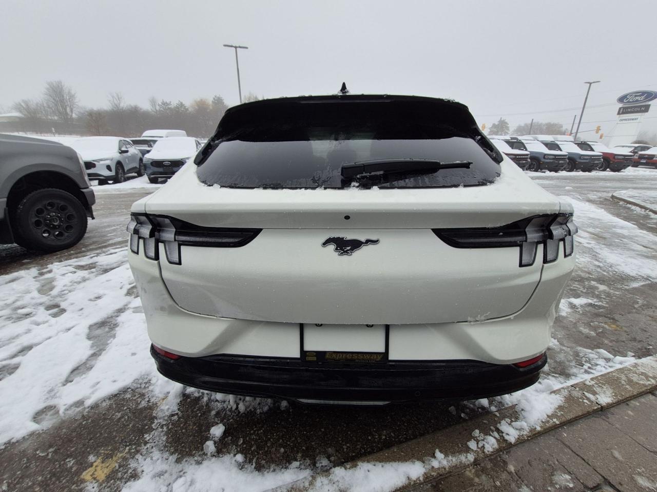 2021 Ford Mustang Mach-E PREMIUM, AWD, EXTENDED RANGE BATTERY! Photo3