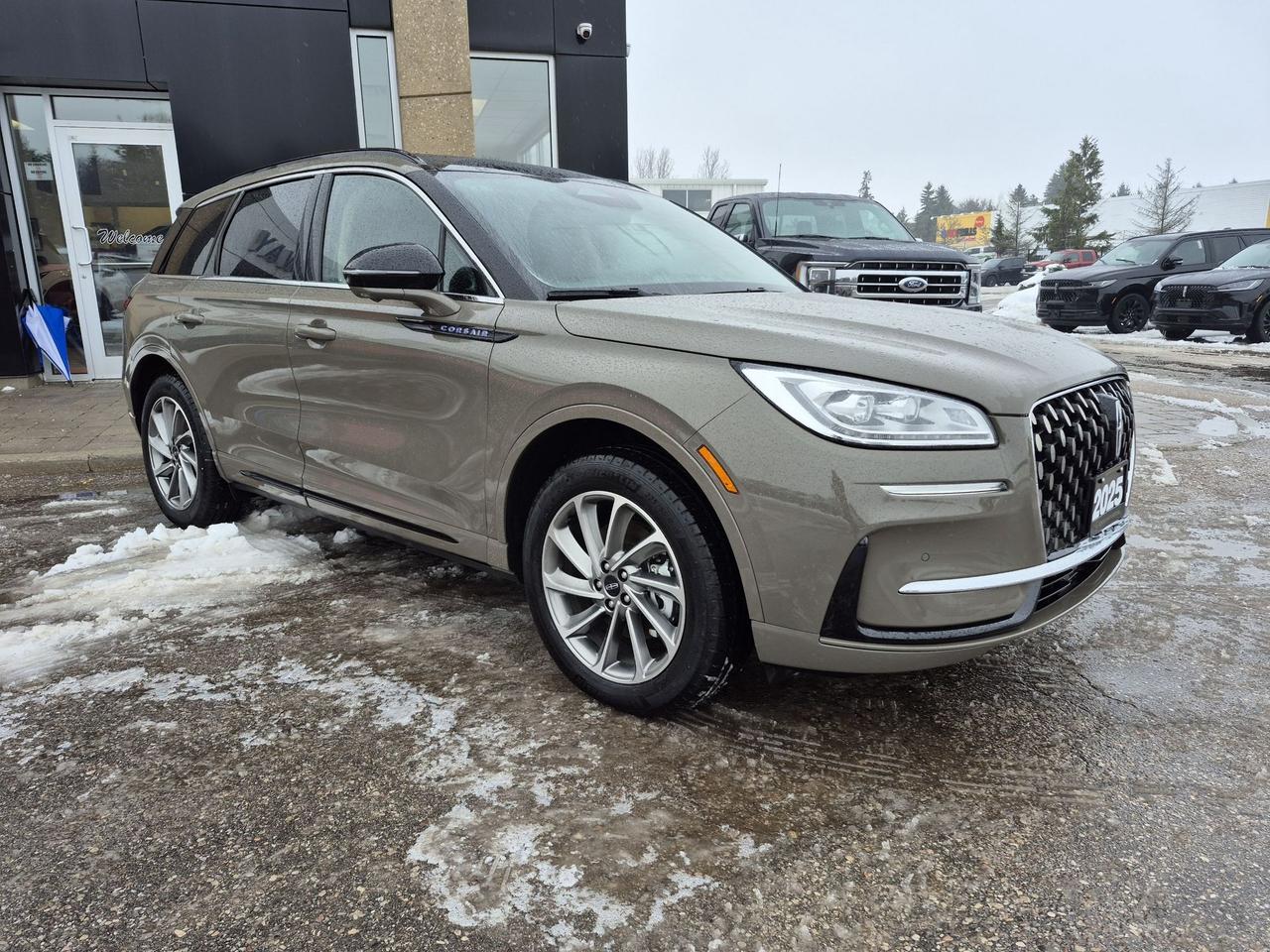 2025 Lincoln Corsair GRAND TOURING, LEATHER, HEATED STEERING WHEEL! Photo