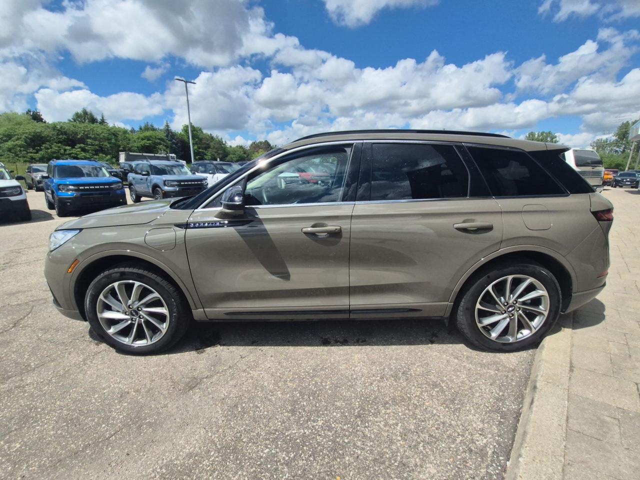 2025 Lincoln Corsair GRAND TOURING, LEATHER, HEATED STEERING WHEEL! Photo