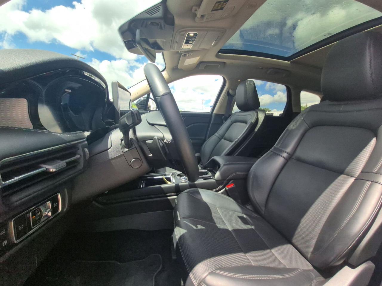 2025 Lincoln Corsair GRAND TOURING, LEATHER, HEATED STEERING WHEEL! Photo