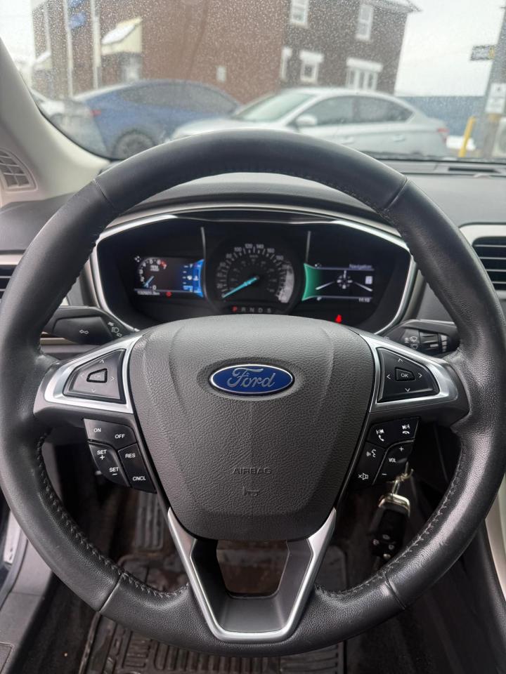 2016 Ford Fusion SE Photo