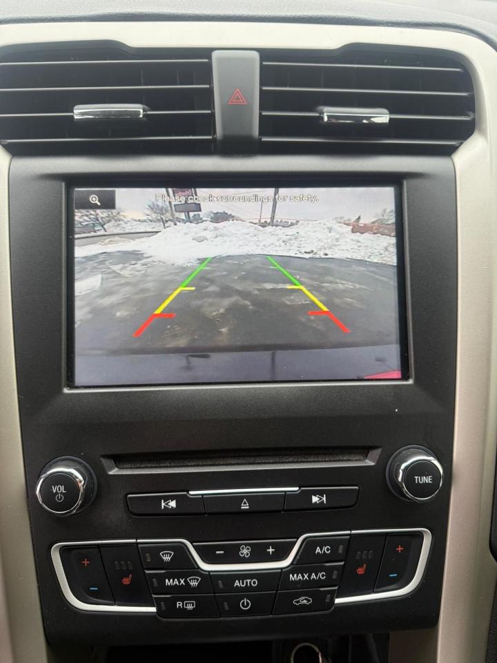 2016 Ford Fusion SE Photo