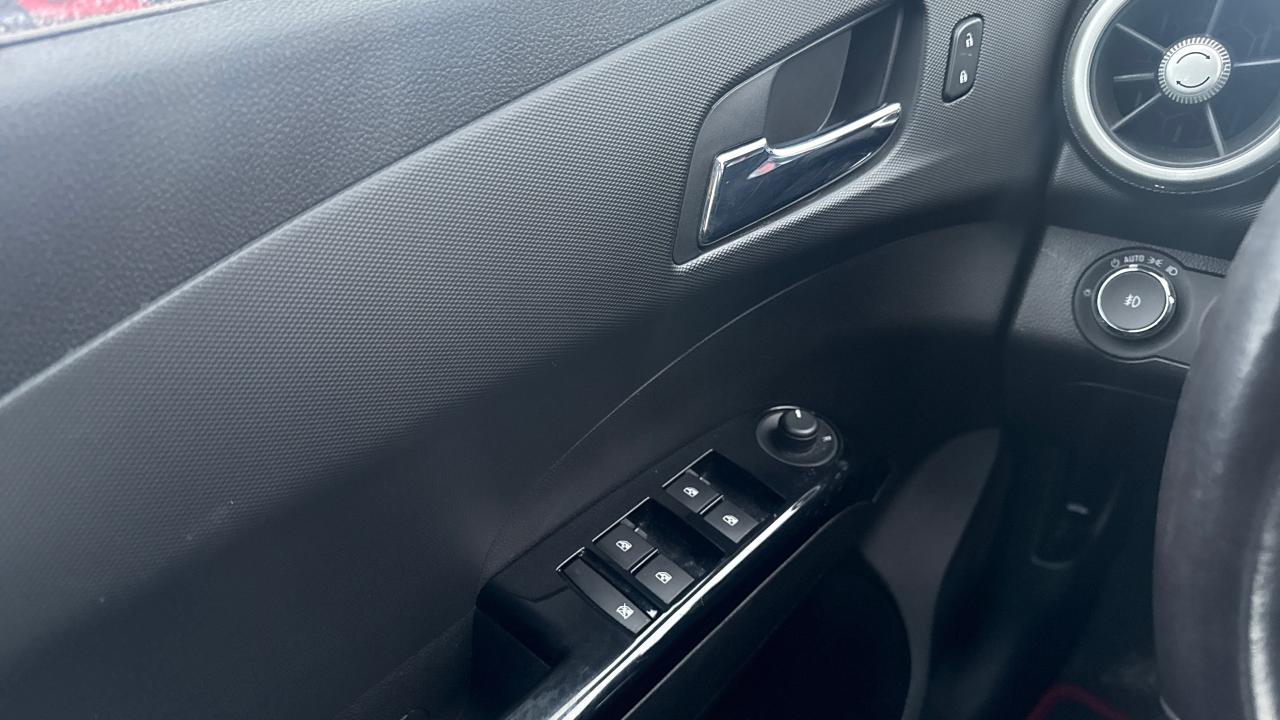 2017 Chevrolet Sonic LT Photo