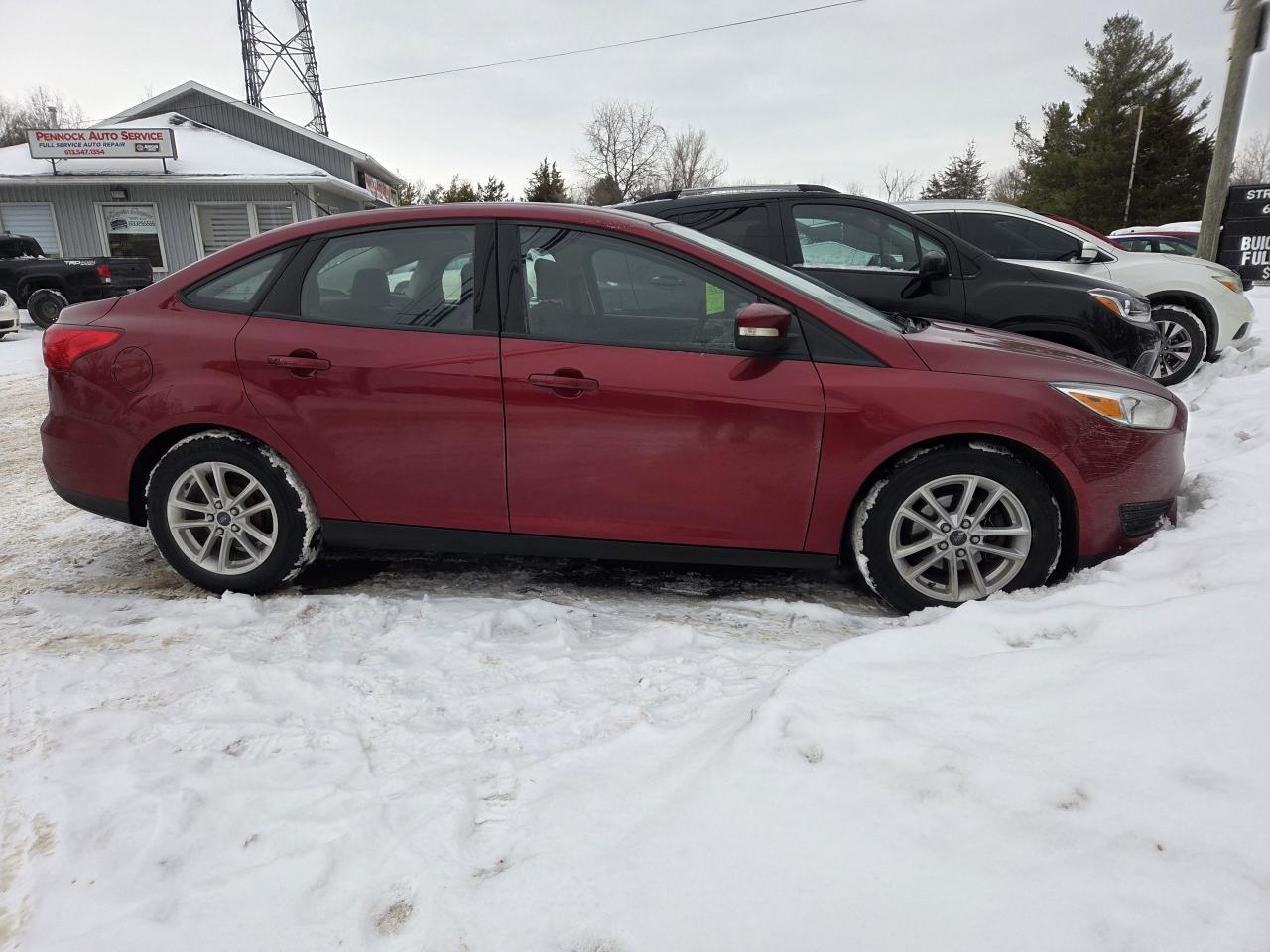 2017 Ford Focus SE - Photo #1