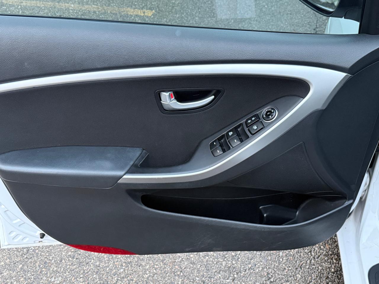 2014 Hyundai Elantra GT 5dr HB Auto SE w/Tech Pkg Photo