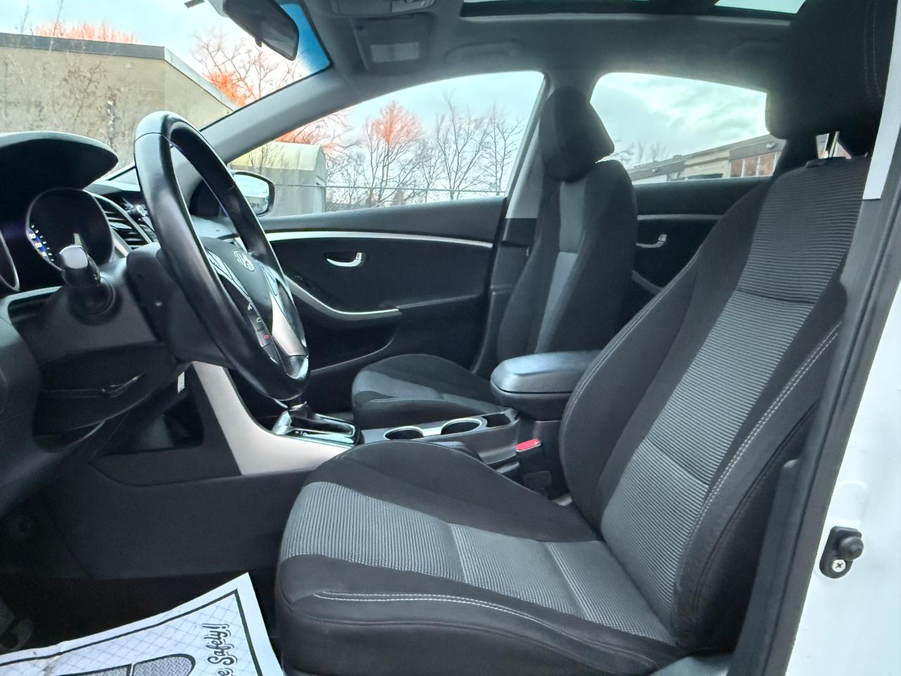 2014 Hyundai Elantra GT 5dr HB Auto SE w/Tech Pkg Photo