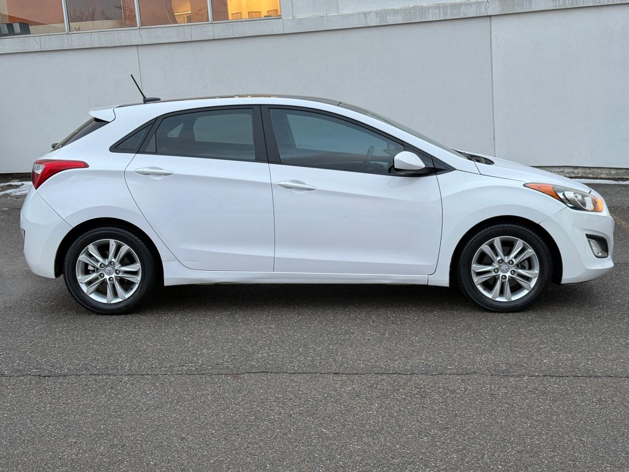 2014 Hyundai Elantra GT 5dr HB Auto SE w/Tech Pkg Photo