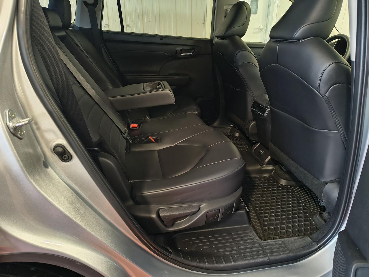 2024 Toyota Highlander XLE AWD Photo0