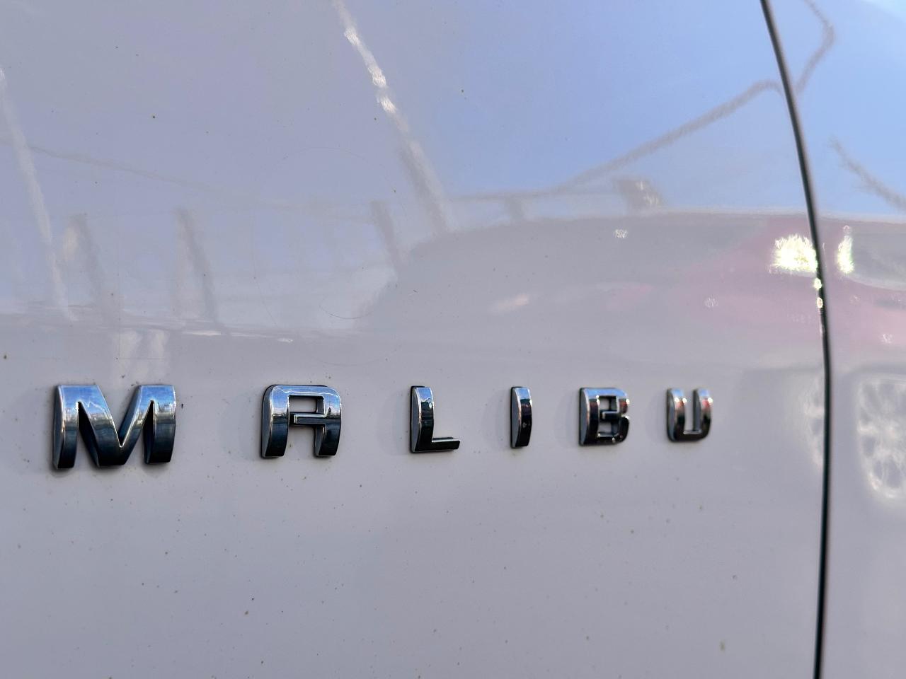 2020 Chevrolet Malibu CARPLAY, HEATED SEATS, FINANCING AVAB! Photo