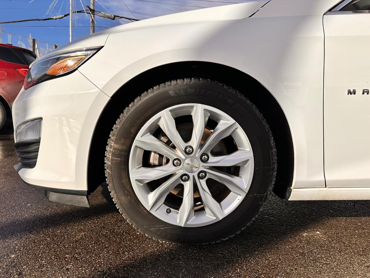 2020 Chevrolet Malibu CARPLAY, HEATED SEATS, FINANCING AVAB! Photo