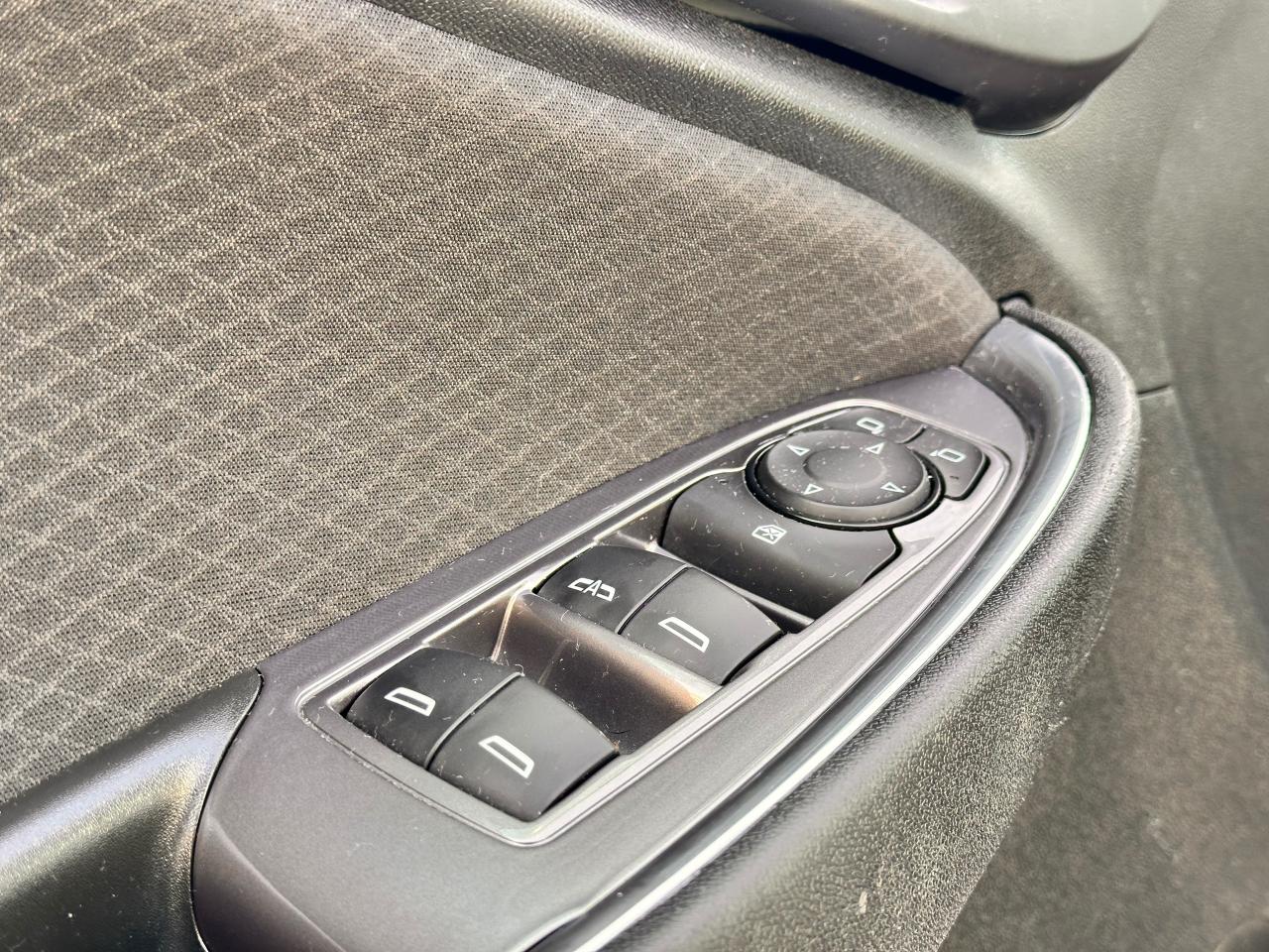 2020 Chevrolet Malibu CARPLAY, HEATED SEATS, FINANCING AVAB! Photo