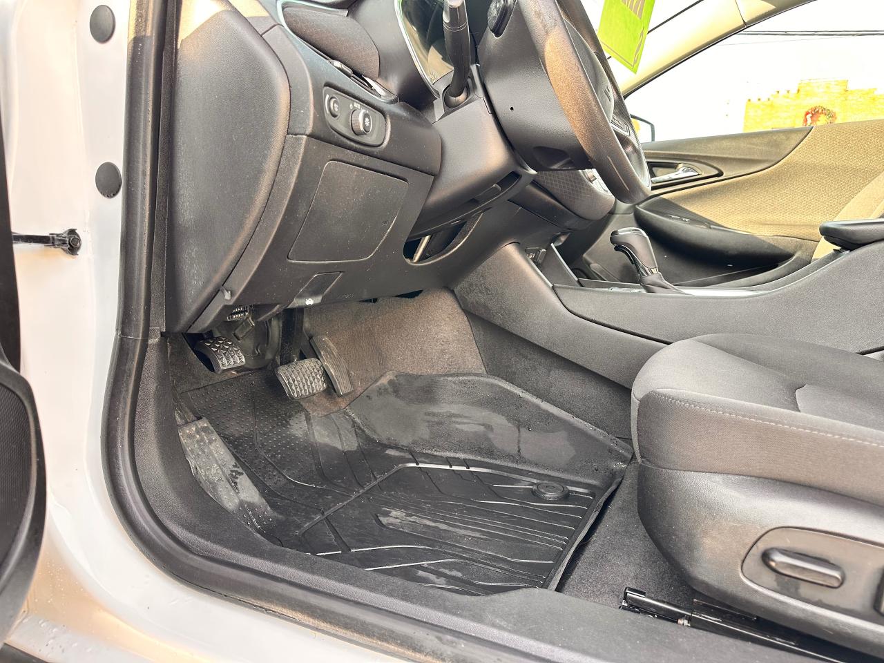 2020 Chevrolet Malibu CARPLAY, HEATED SEATS, FINANCING AVAB!