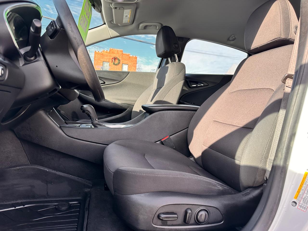 2020 Chevrolet Malibu CARPLAY, HEATED SEATS, FINANCING AVAB! Photo