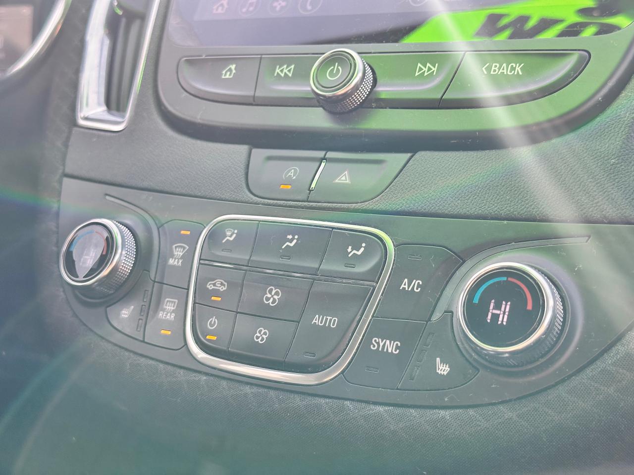 2020 Chevrolet Malibu CARPLAY, HEATED SEATS, FINANCING AVAB! Photo